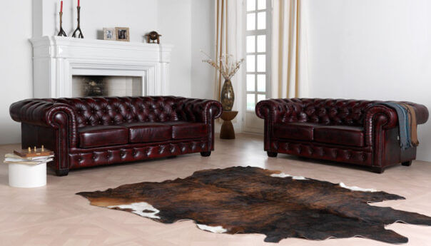 Bruine 3-zits en 2-zits Chesterfield banken en interieur