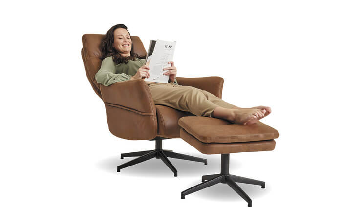 Taylor relaxfauteuil bruin met hocker