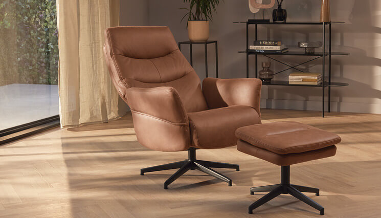 Taylor relaxfauteuil bruin met hocker